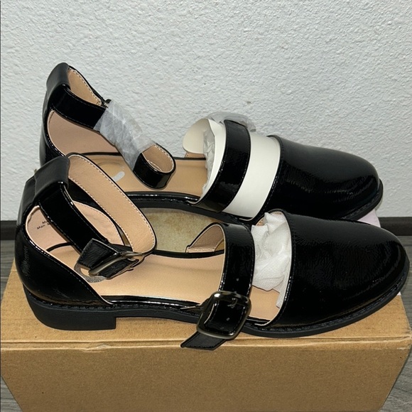 Journee Constance Flat - Picture 6 of 7